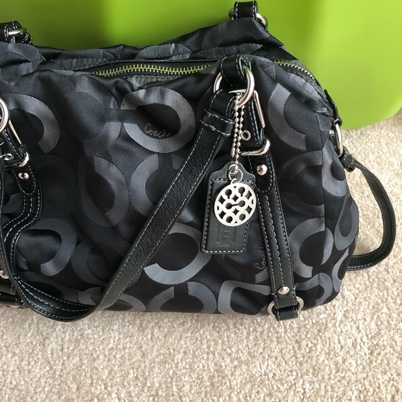 Coach Signature Purse in excellent condition! - Picture 4 of 7